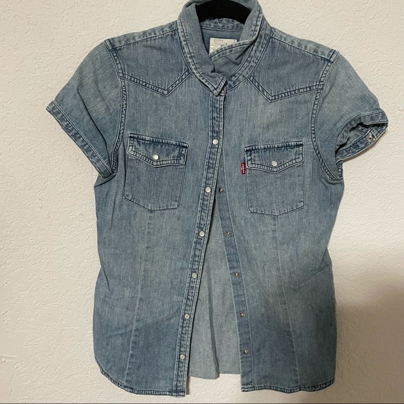 Levi’s Button Up - Picture 1 of 3